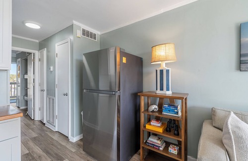 Charleston County Condo | Sea Cabin on IOP, ocean view, beach, pool access