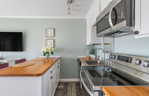 Charleston County Condo | Sea Cabin on IOP, ocean view, beach, pool access