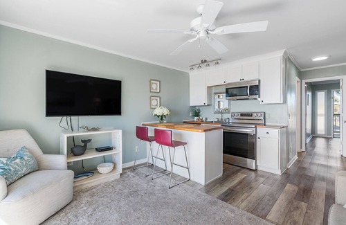 Charleston County Condo | Sea Cabin on IOP, ocean view, beach, pool access