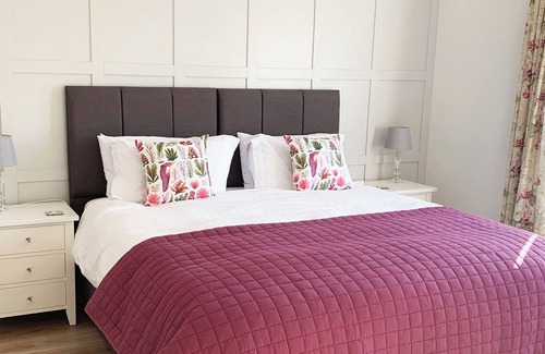 Fylingthorpe Cottage | Sea Fern Cottage - Walking Distance to the Beach!