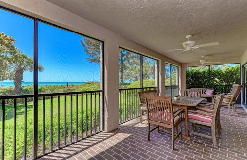 Whitney Beach Apartment | Sea Grape Inn 1- BEACHFRONT Property