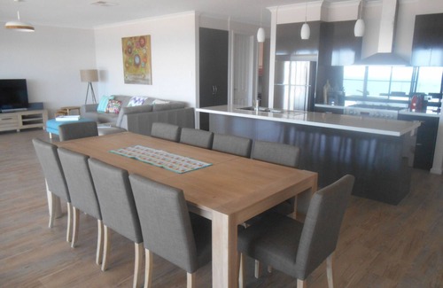 Dalrymple House | Sea La Vu - Cliff top Sea Views - Winter Off Peak Special!