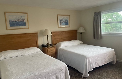 Gloucester Hotel | Sea Lion Motel and Cottages