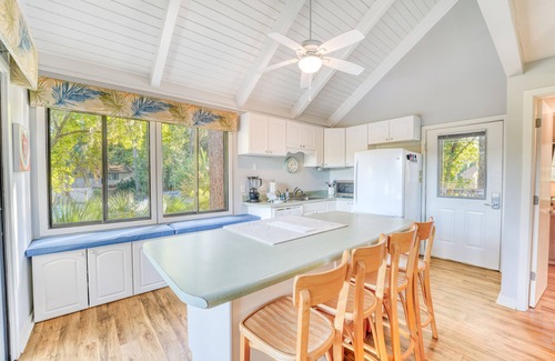 Oceanside House | Sea Pines Home - Walk to the Beach! Lagoon View + Pool