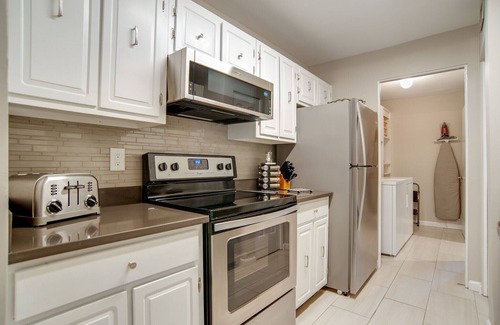 Harbour Town Condo | Sea Pines Resort! Gorgeous Pet-Friendly Retreat