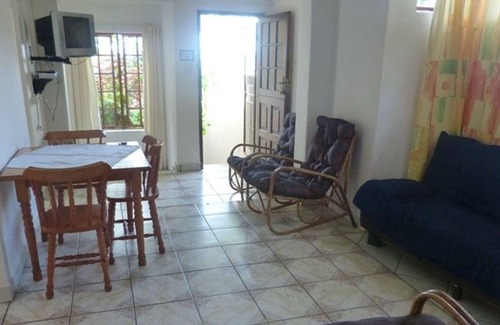 Margate Beach House | Sea Spray - Beautiful private Unit with view