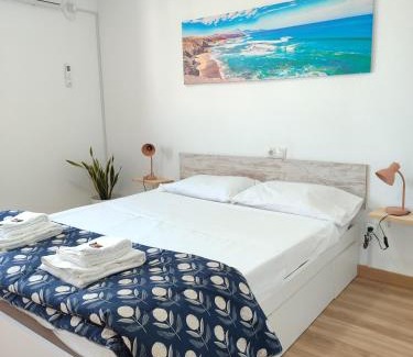 La Linea de la Concepcion Apartment | Sea View Apartment - 5 Min Walk to Gibraltar