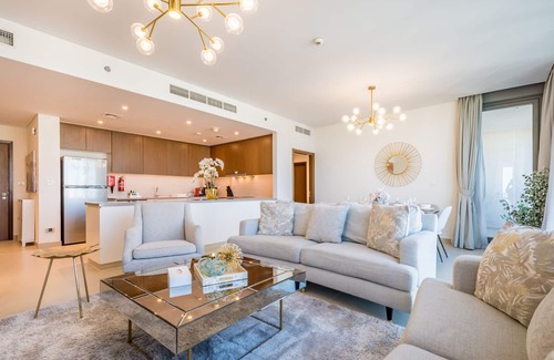 Jabal Ali 2 Apartment | Sea View 3BR with Assistant Room and Balcony, Just Steps from Marina Promenade