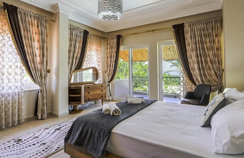 Demirtas Villa | Sea View Terrace Big Villa w Pool 5 min to Beach