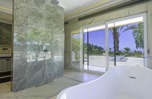 Demirtas Villa | Sea View Terrace Big Villa w Pool 5 min to Beach