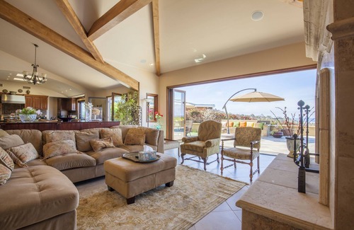 La Jolla Heights House | Sea View Villa w/Private Pool, Hot Tub, fireplace, wine bar, Piano in La Jolla