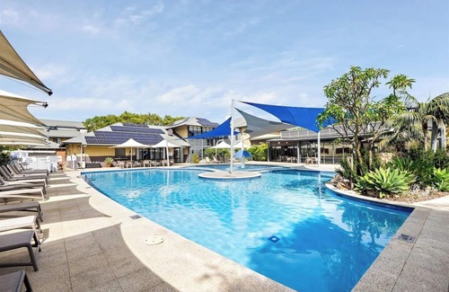 Broadwater House | Sea Vista Beachside Resort style Bliss