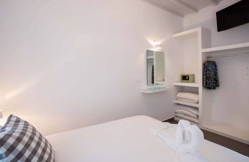 Mykonos Hotel | “SeaBlue Venice” House 3