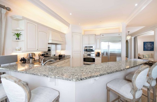 Seven Mile Beach Apartment | Seabreeze 8 - Luxury 4-Bedroom on Seven Mile Beach