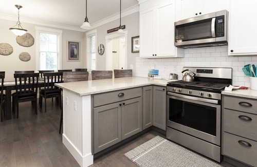 Seabrook House | Seabrook's Beach Bum: Dog Friendly!