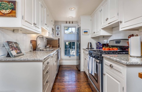 Swampscott House | SeaCity View: Wake Up to the Waves - Beautiful Beach View Stay Swampscott!