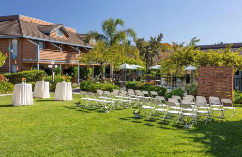 Aptos Hotel | Seacliff Inn Aptos, Tapestry Collection by Hilton