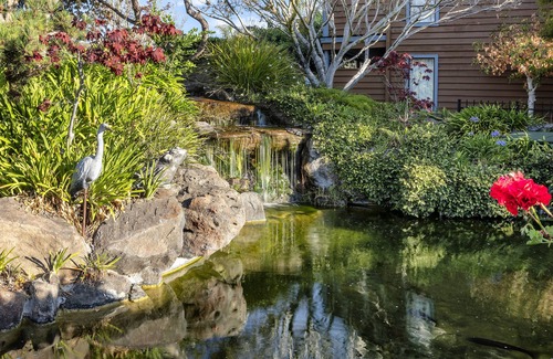 Aptos Hotel | Seacliff Inn Aptos, Tapestry Collection by Hilton