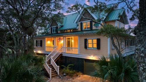 Edisto Island House | Seaclusion by AvantStay Walk to the Beach