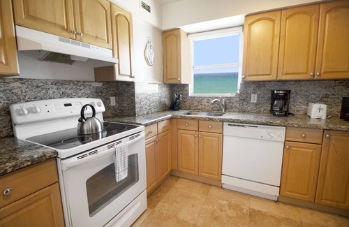 Mid Beach Apartment | Seacoast Suites on Miami Beach