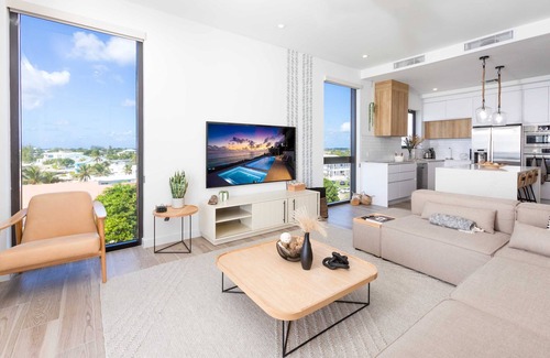Northwest Point Condo | SeaDreams #8: Oceanfront Condos Near West Bay Beach w/Jacuzzi, Pool + Rooftop Lounge
