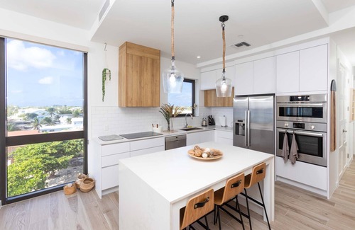 Northwest Point Condo | SeaDreams #8: Oceanfront Condos Near West Bay Beach w/Jacuzzi, Pool + Rooftop Lounge