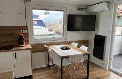 Old Town Boat Rental | SeaEsta Floating House