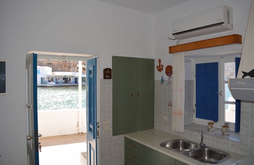 Herronisos House | Seafront Studio in Cherronissos beach