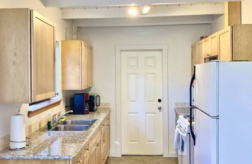 Mendocino Cottage | Seaglass Cottage & Nature Sanctuary-Minutes to Mendocino Village, Beaches, Ocean