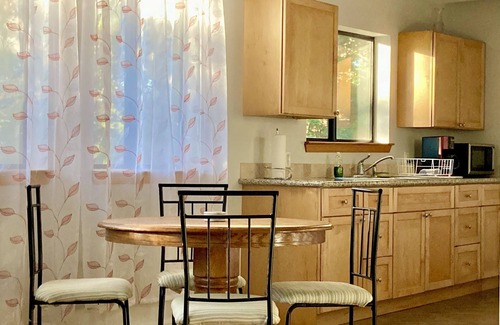 Mendocino Cottage | Seaglass Cottage & Nature Sanctuary-Minutes to Mendocino Village, Beaches, Ocean