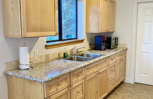 Mendocino Cottage | Seaglass Cottage & Nature Sanctuary-Minutes to Mendocino Village, Beaches, Ocean