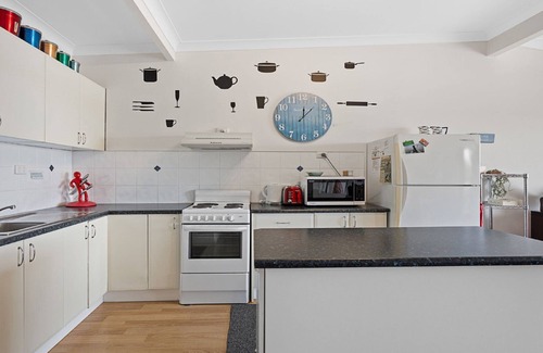 Lake Wangary House | Seascape - Wonderful northern views, Clean, Modernised and Beautifully Decorated