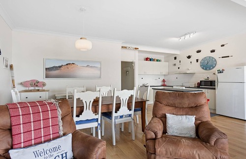 Lake Wangary House | Seascape - Wonderful northern views, Clean, Modernised and Beautifully Decorated