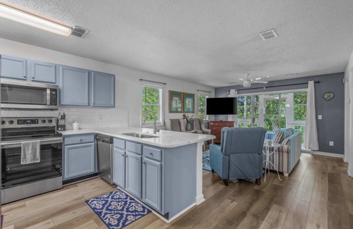 Surfside Beach Apartment | "Seashell Hideaway" - 7mi to the Ocean Waves