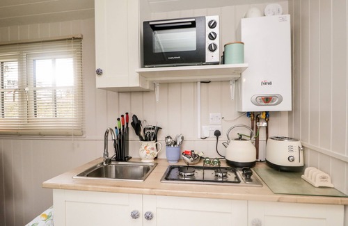 Newton in Furness Cottage | SEASHORE SHEPHERDS HUT @ MOAT FARM, with a garden in Ulverston