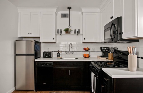 Beach Barber Tract House | Seaside 1BR Steps to Windansea Beach & Peek Views