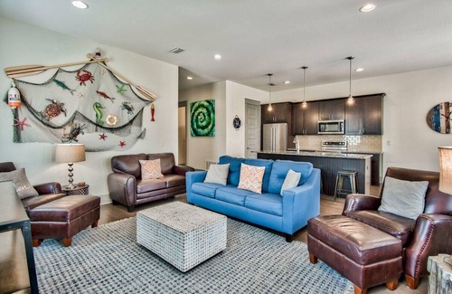 Frangista Beach House | Seaside Bliss: 4B/4B, Patio, BBQ, Pool, Near Beach