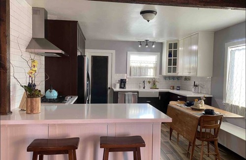 Seaside House | Seaside Boho Bungalow close to beaches, bike trails, Laguna Seca, Pebble Beach.