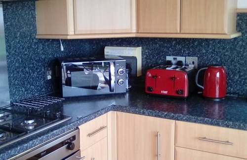 Freshwater House | SEASIDE BUNGALOW, FABULOUS SEA VIEWS, FREE WIFI,nGENEROUS DISCOUNTS ON FERRY