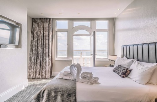 Westcliff-on-Sea Hotel | Seaside Comfort Near Southend Pier – Walk to the Beach, Restaurants & Attraction