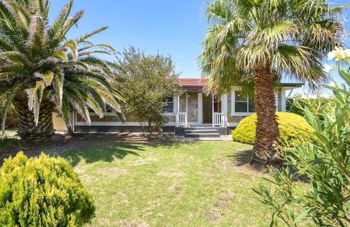 Port Elliot House | Seaside Escape Cottage free WIFI Pet Friendly