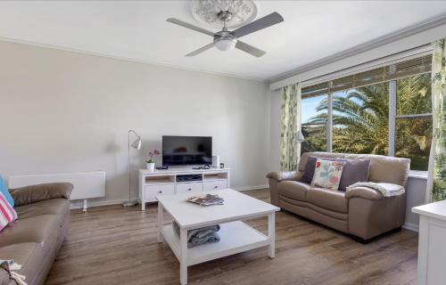 Port Elliot House | Seaside Escape Cottage free WIFI Pet Friendly