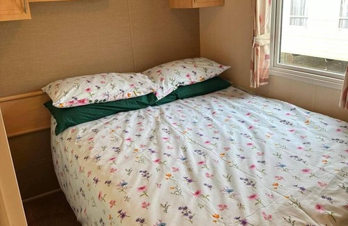 Clacton-on-Sea Cabin | Seaside Escape Lodge at Martello Beach, Jaywick