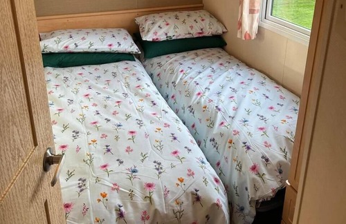 Clacton-on-Sea Cabin | Seaside Escape Lodge at Martello Beach, Jaywick