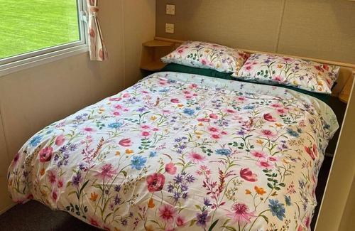 Clacton-on-Sea Cabin | Seaside Escape Lodge at Martello Beach, Jaywick