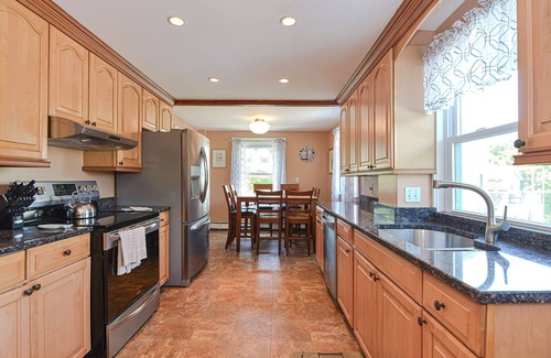 Gloucester House | Seaside House: Walk to Good Harbor Beach