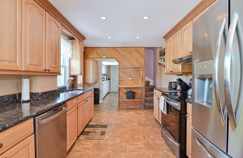 Gloucester House | Seaside House: Walk to Good Harbor Beach