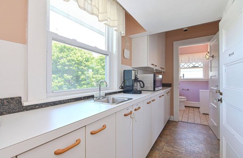 Gloucester House | Seaside House: Walk to Good Harbor Beach