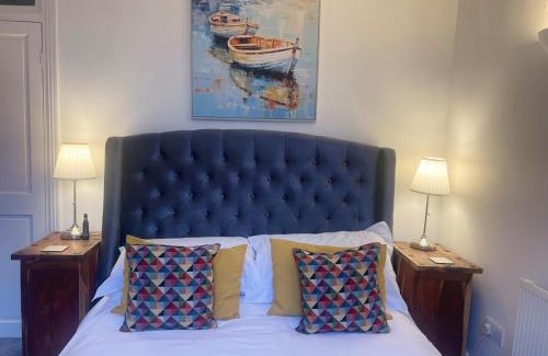 Leigh-on-Sea Apartment | Seaside private garden