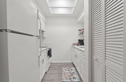 Jacksonville Beach House | Seaside Retreat: Short walk to Beach, Dining & Shops! Fenced Yard, outdoor space